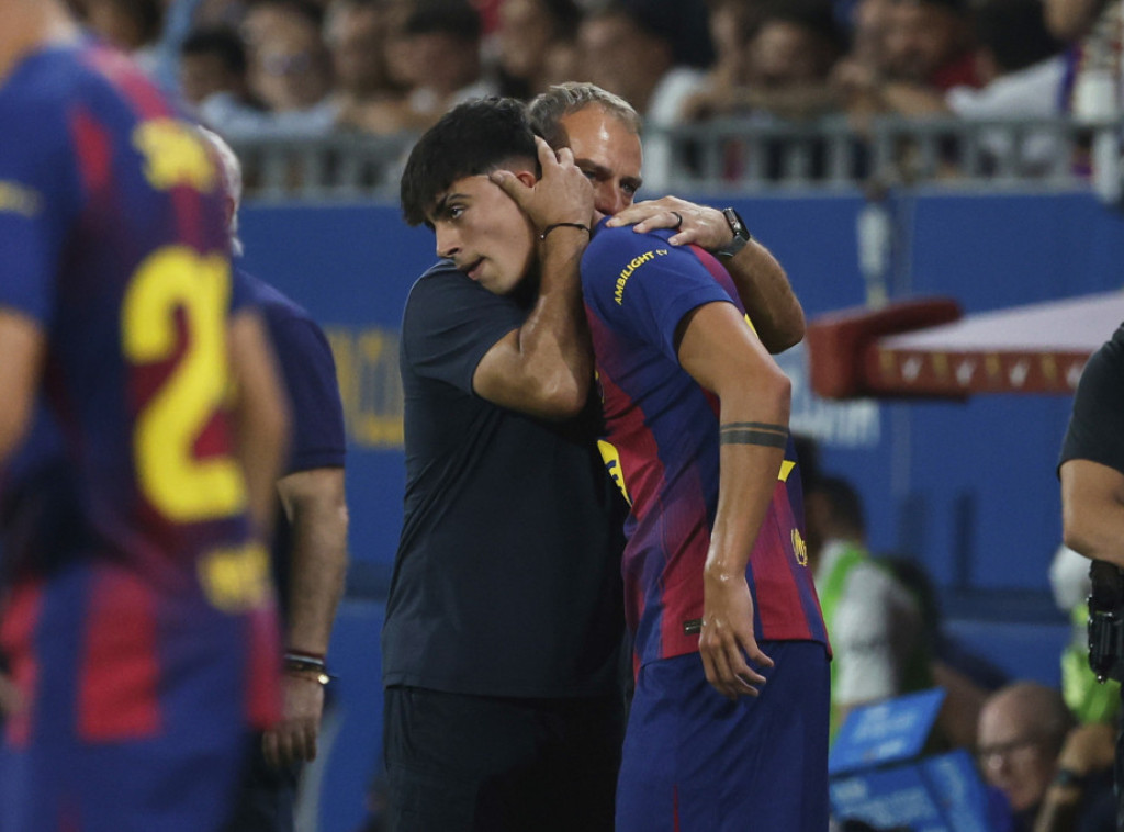 Španski fudbaler Mark Bernal produžio ugovor sa Barselonom do 2029. godine