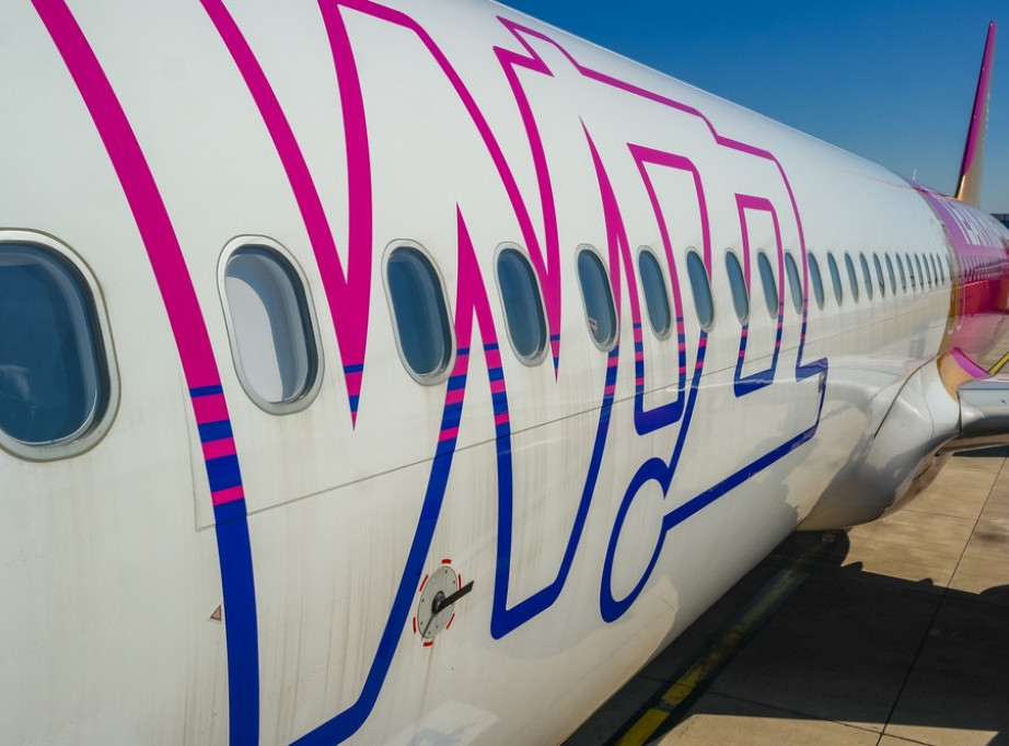 Avion kompanije "Viz er" preusmeren za Varšavu zbog tehničkih problema