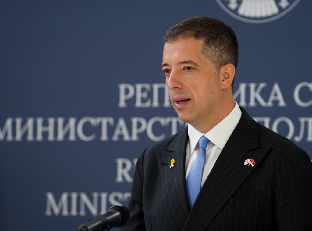 Đurić: Uklanjanjem natpisa Kurti namerno provocira, podstiče etničku i versku mržnju