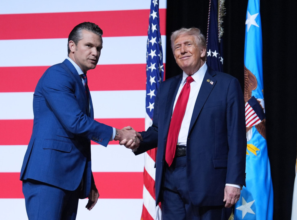 Tramp i Hegset na vanrednom okupljanju američkih vojnih zvaničnika u Virdžiniji