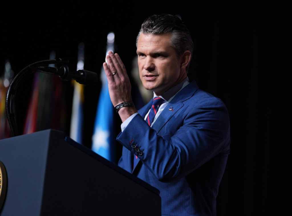 Hegset: Neprihvatljivo je da američki generali i vojnici budu debeli