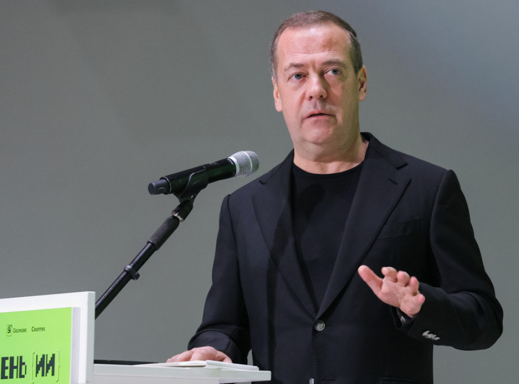 Mediji: Tramp nazvao Medvedeva "glupim čovekom"