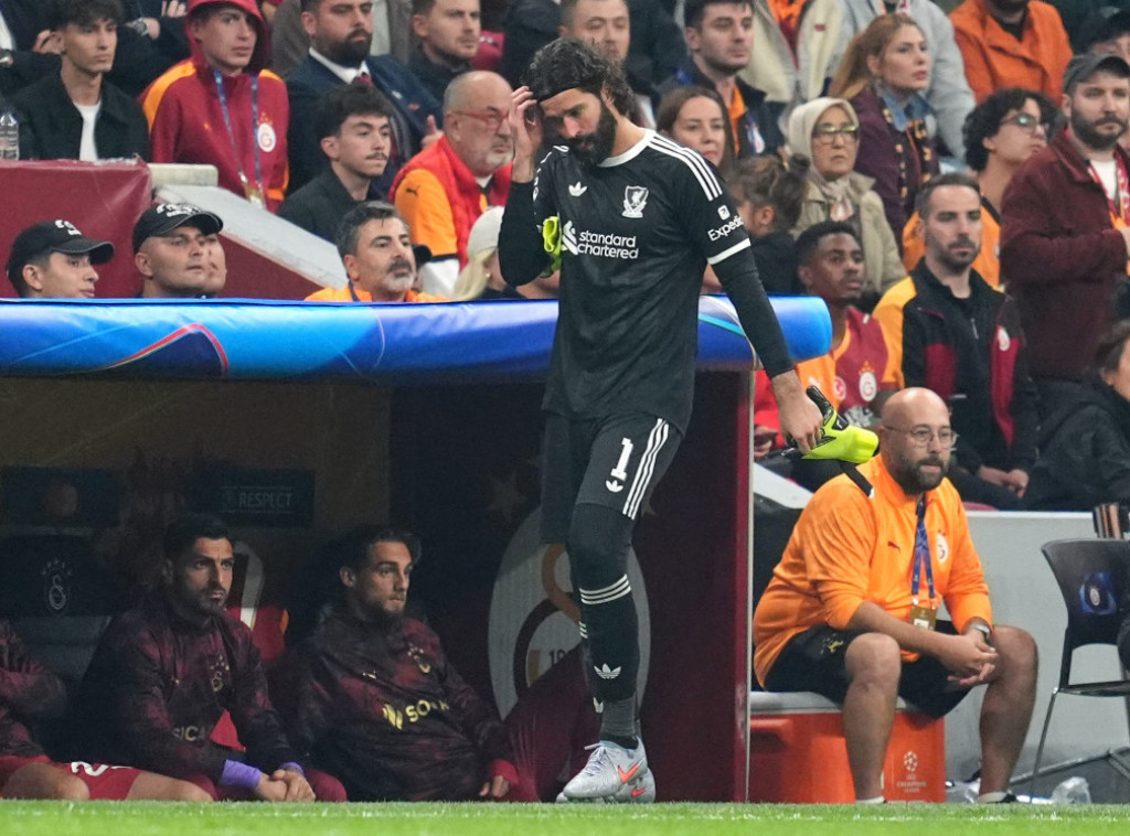 Golman Liverpula Alison Beker propušta meč sa Čelsijem u Premijer ligi