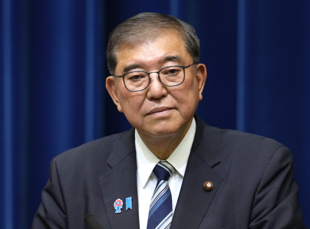 Japanski premijer Išiba dobio nagradu za političara kome najbolje stoje naočare