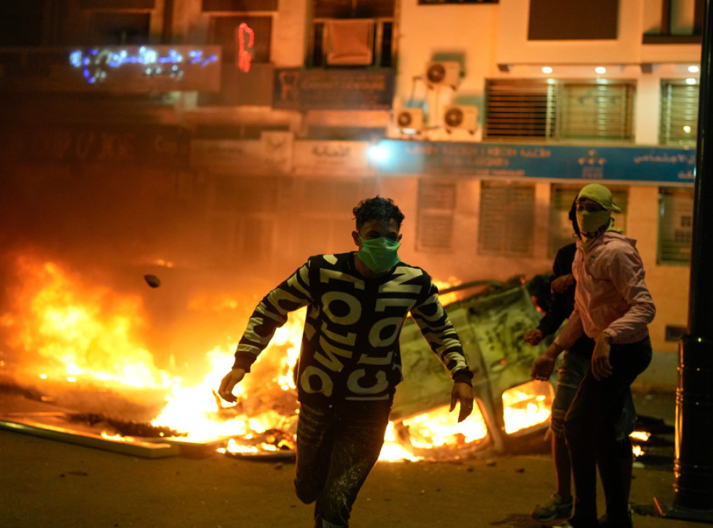 Maroko: Peto veče protesta, sukobi mladih i policije, povređeno više od 280 ljudi