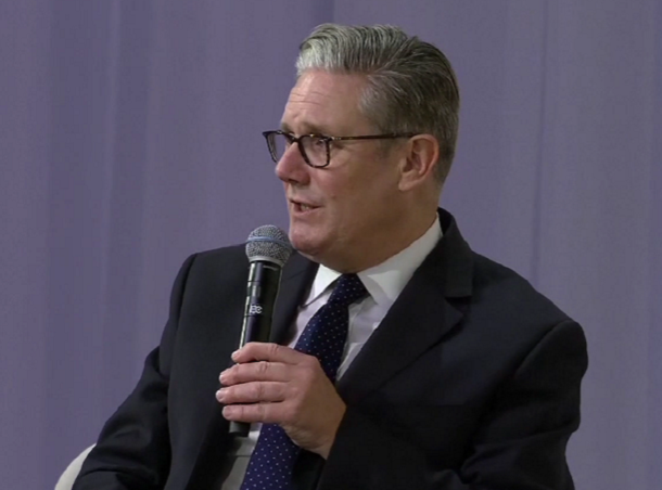 Starmer: Putin nastavlja neumoljive napade i mešanje širom Evrope