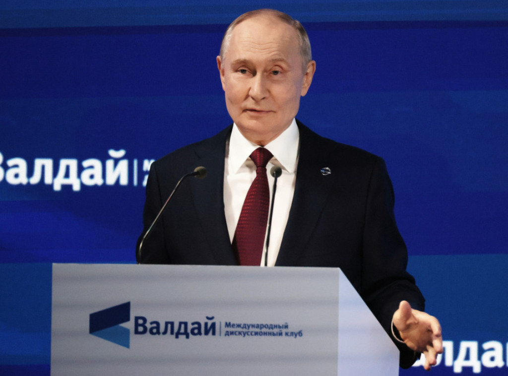 Putin: Zapadne zemlje pokušavaju da izvedu obojenu revoluciju u Srbiji