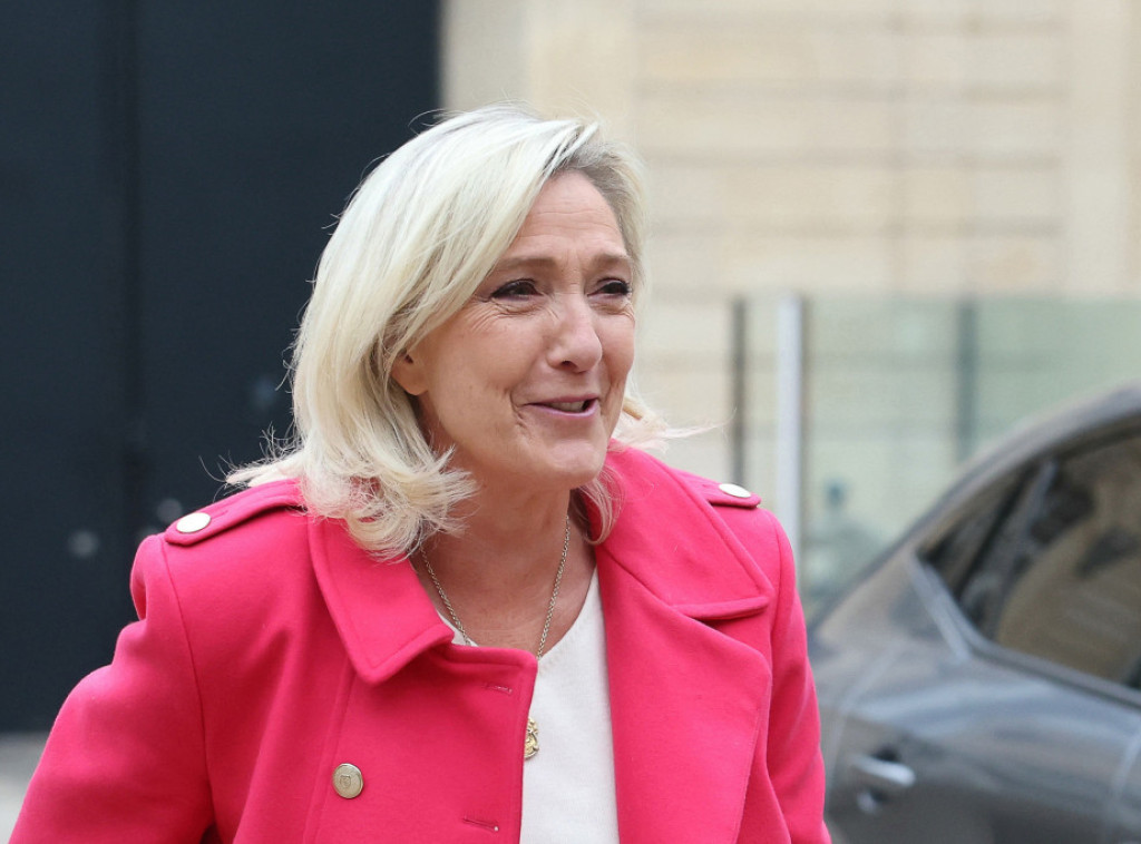 Le Pen na sastanak sa Lekornijem došla sa mačetom o kojem brine