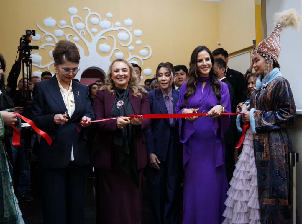 Tamara Vučić otvorila izložbu "Žena u Srbiji kroz vekove" u Kazahstanu