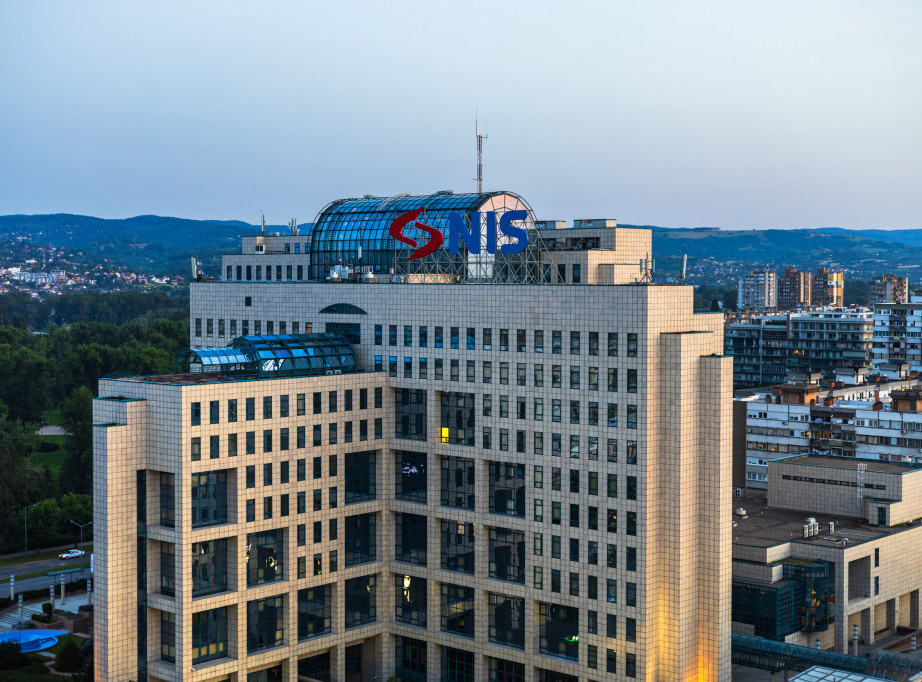 Banks still conducting payment transactions with NIS, petrol stations well supplied