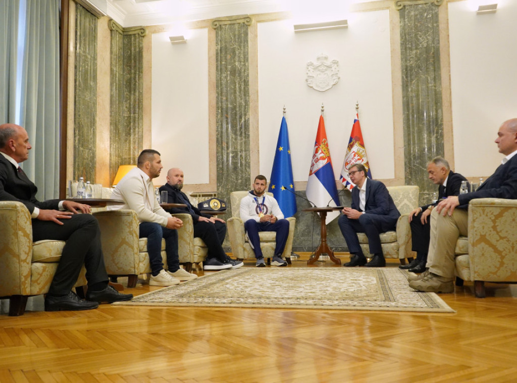 Vučić: Zahvalnost Komarovu za sve što je učinio za Srbiju u kratkom roku