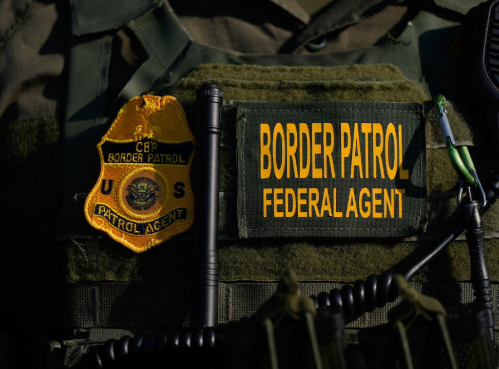 Agenti američke Granične patrolе u Čikagu sproveli noćnu raciju u sambenoj zgradi