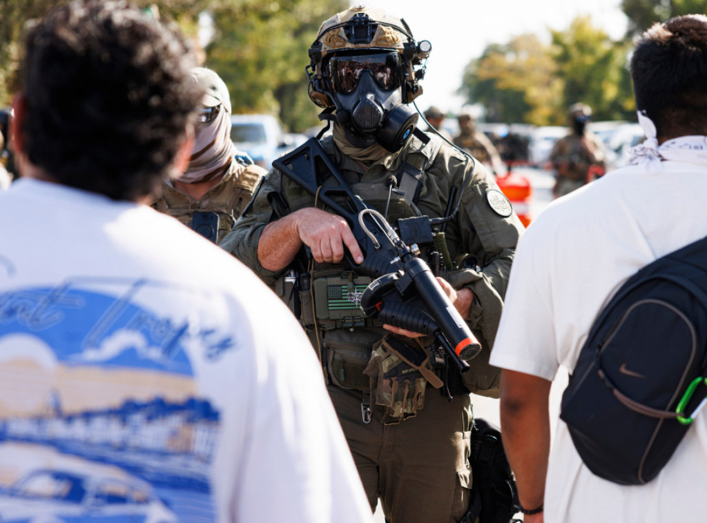 SAD: Snage reda u Čikagu pucale na naoružanu ženu