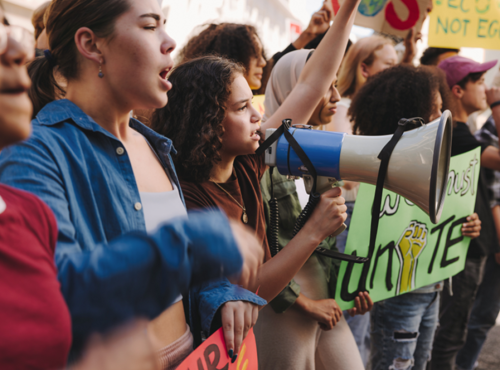 Klimatski aktivisti u maršu Briselom: Investirajte u budućnost, ne u propast