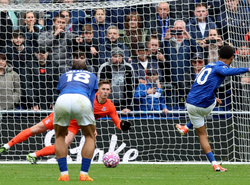 Njukasl pobedio Notingem Forest, Everton preokretom do trijumfa protiv Kristal Palasa