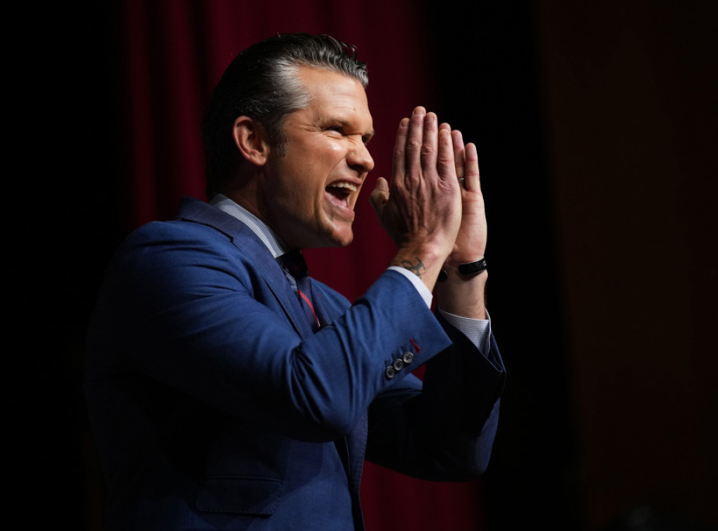 Ministar odbrane SAD oborio rekord u sklekovima na utakmici američkog fudbala