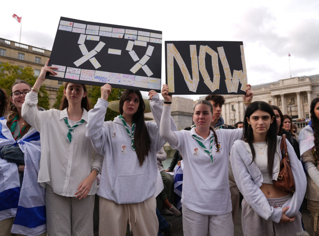 Na Trafalgar skveru održan skup britanskih Jevreja, povodom godišnjice napada Hamasa