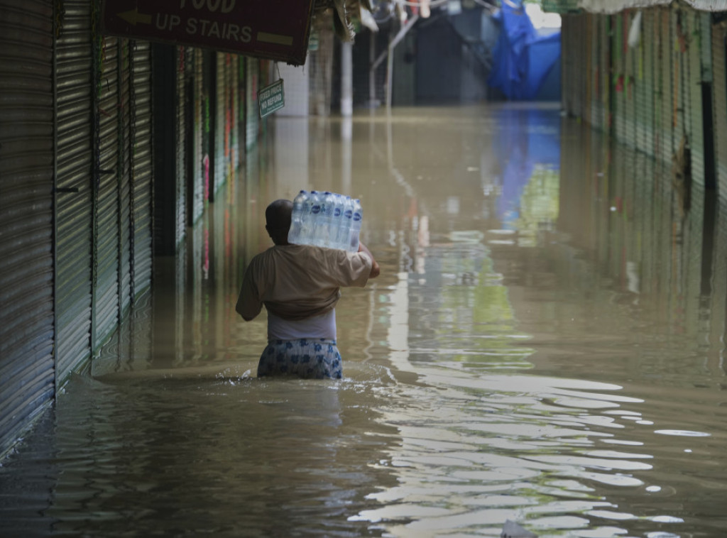 Najmanje 12 osoba poginulo u poplavama koje su pogodile 16 provincija na Tajlandu