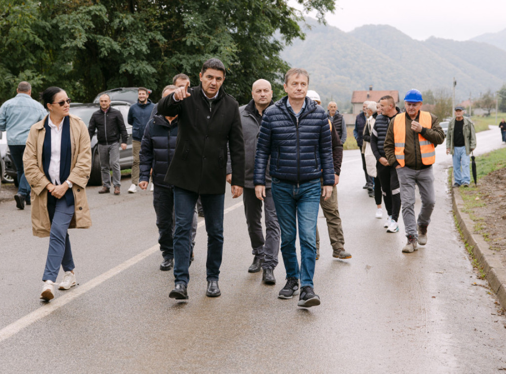 Ministar Glišić obišao radove na izgradnji glavnog cevovoda u opštini Ljubovija