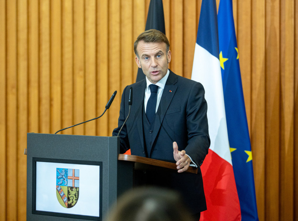 Politiko: Makronov pad bi oslabio Evropu