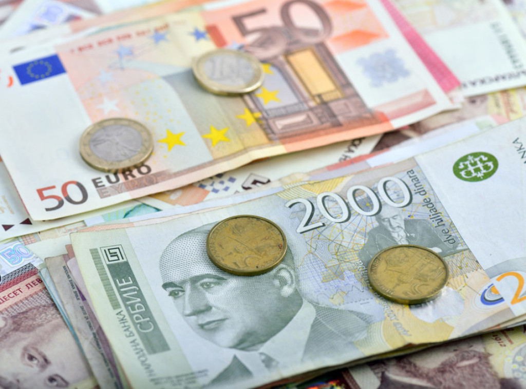 Srednji kurs dinara za evro u ponedeljak 117,3850 dinara