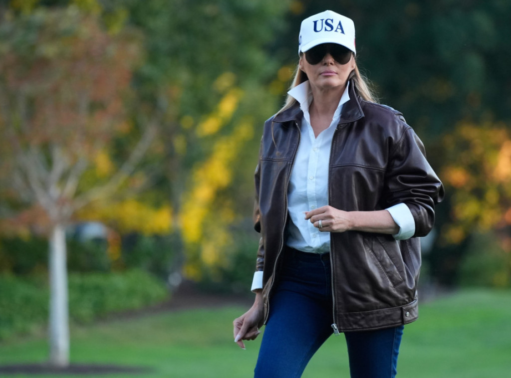 Britanski izdavač se izvinio Melaniji Tramp zbog navoda da ju je Epstin upoznao sa Donaldom Trampom