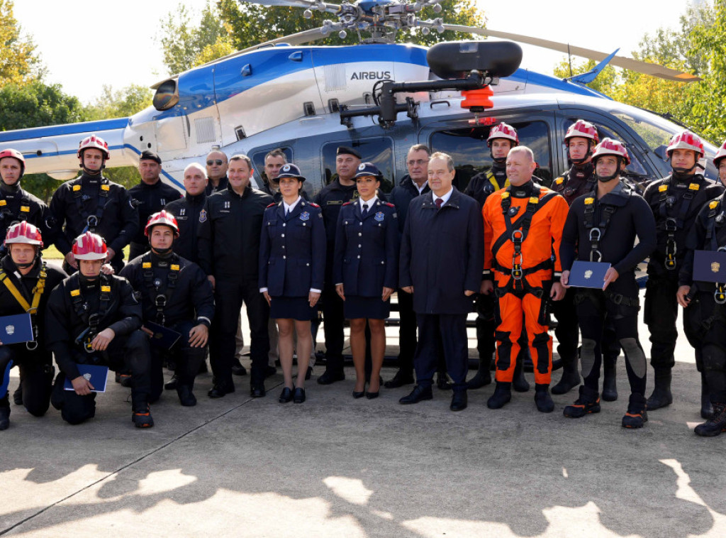 Pripadnici Sektora za vanredne situacije i Helikopterske jedinice MUP-a prikazali vežbu spasavanja lica iz vode