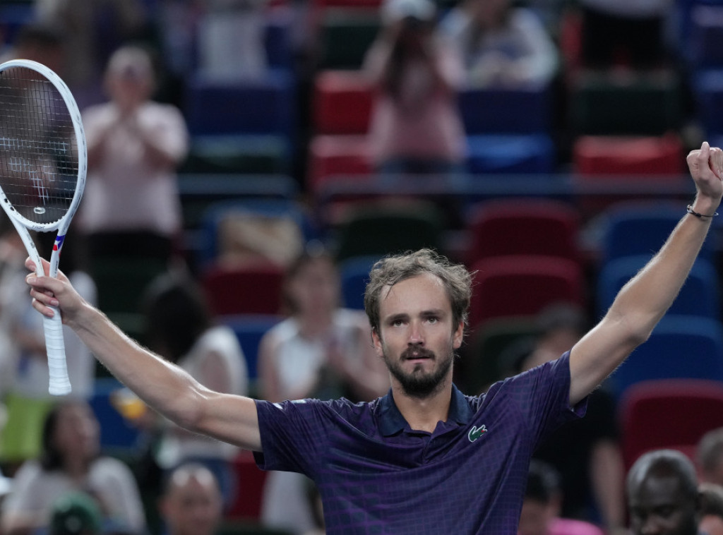 Danil Medvedev savladao Lernera Tijena za plasman u četvrtfinale Mastersa u Šangaju