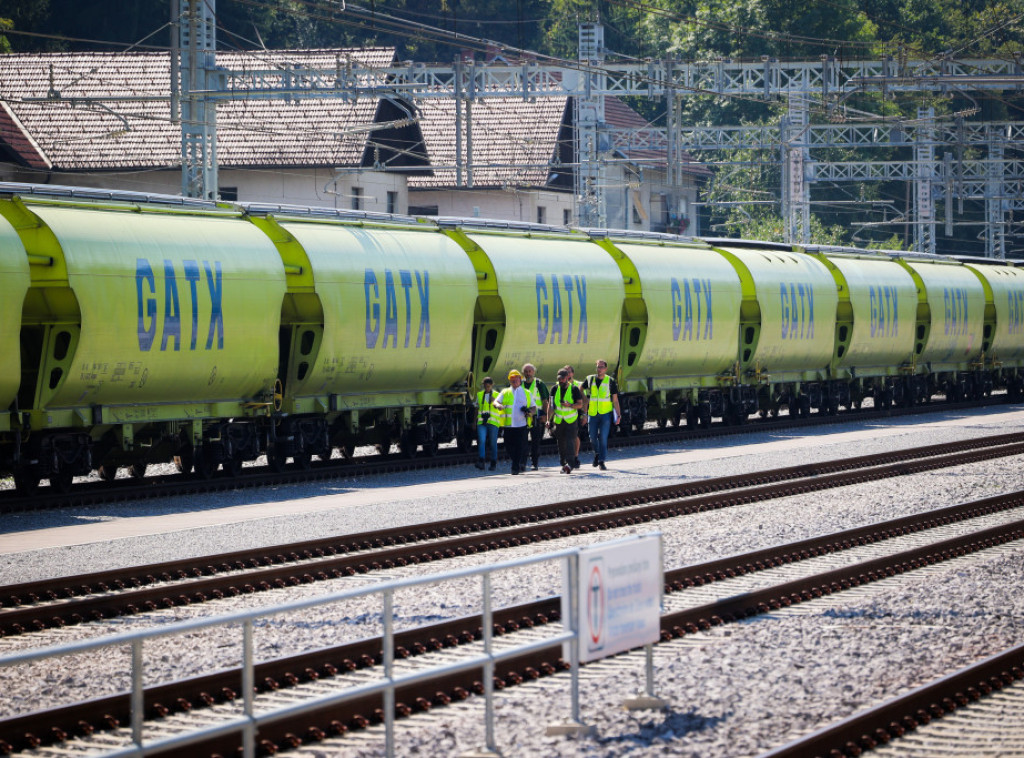 Incident na pruzi ka Ljubljani; Voz udario u namerno postavljen kamen