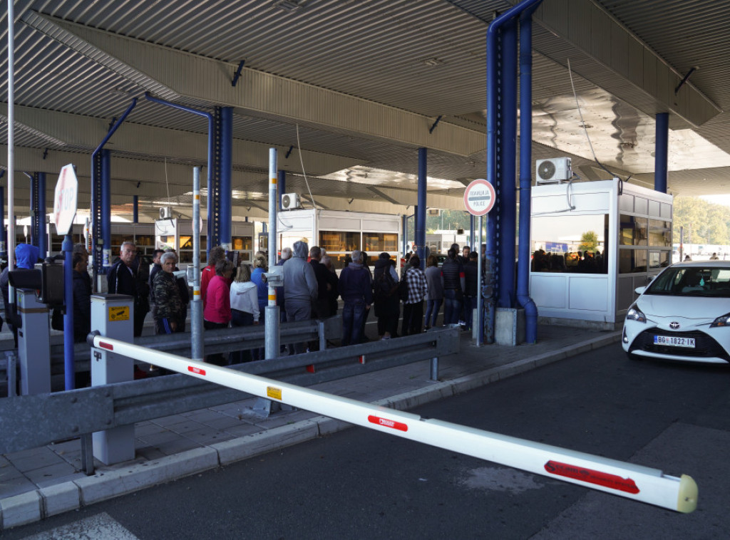 Putnici povodom uvođenja novog Enrty Exit sistema: Biće velike gužve u početku