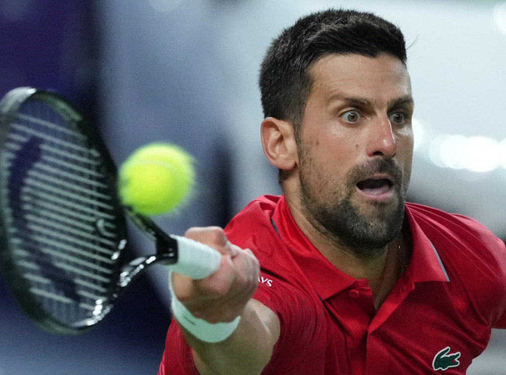 Djokovic beats Bergs to advance to Shanghai Masters semi-finals