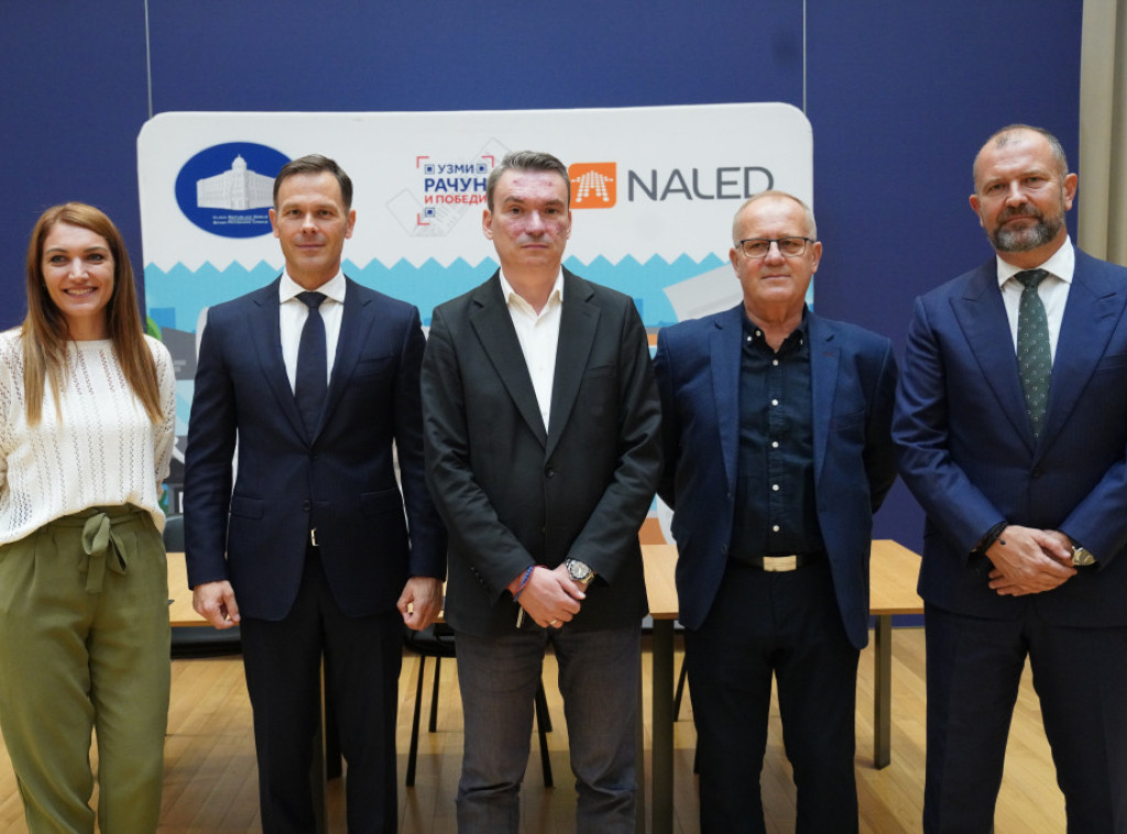 Dobitnicima nagradne igre Uzmi račun i pobedi uručeni ključevi kola i stana