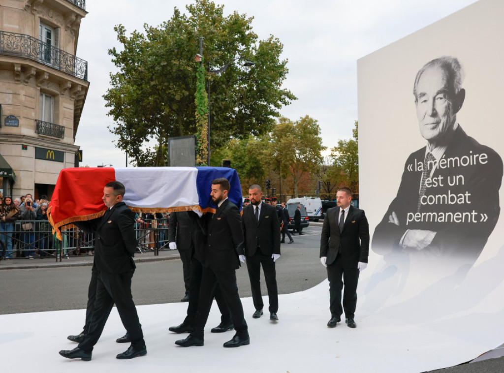 Pariz: Nekoliko sati pre otkrivanja spomenika Badinteru oštećen njegov grob