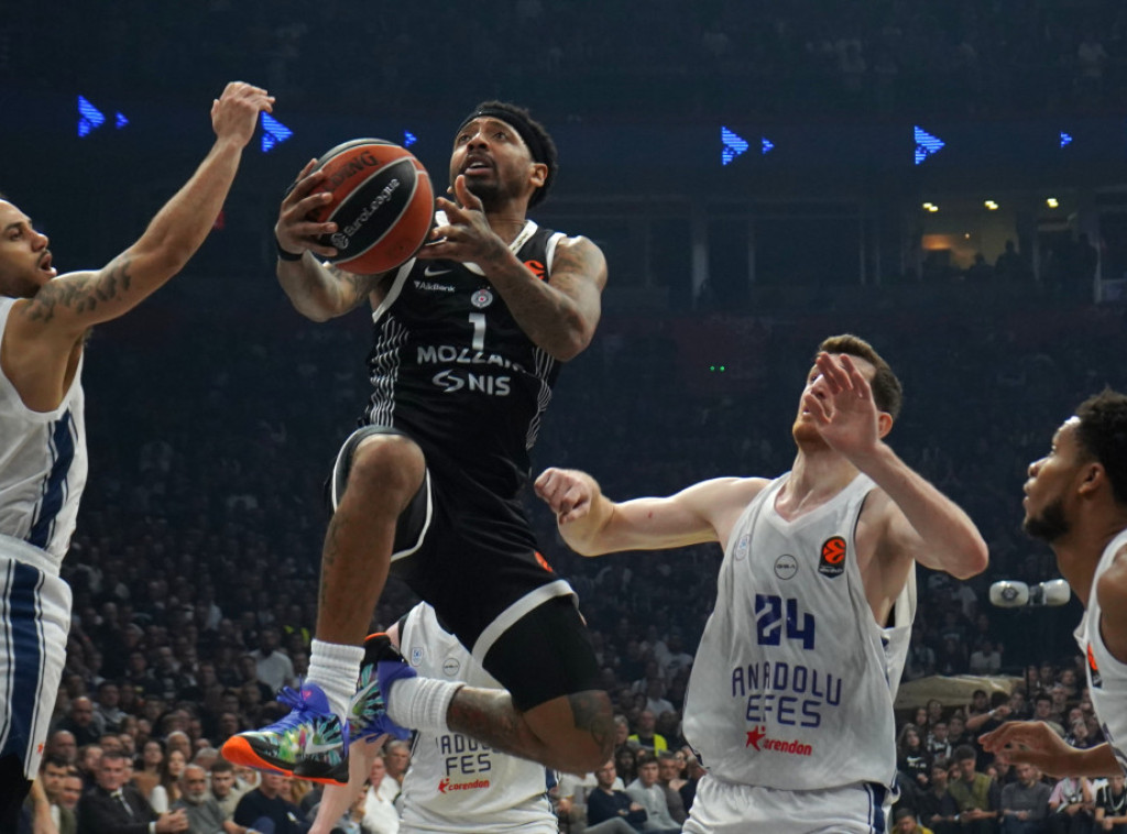 Košarkaši Partizana pobedili Efes u trećem kolu Evrolige