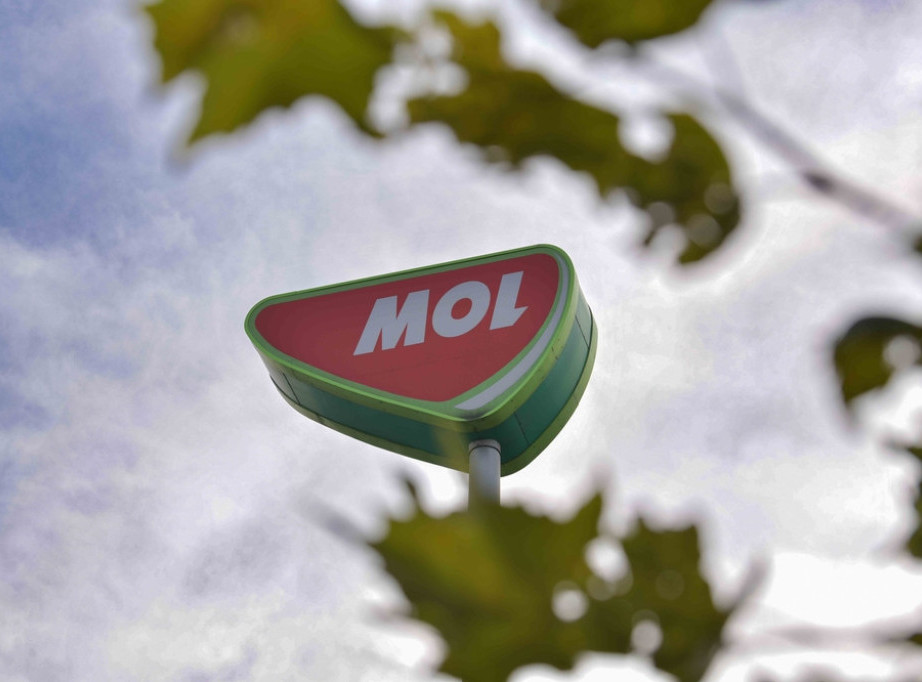 Gergelj Guljaš: MOL pregovara o kupovini udela u Naftnoj industriji Srbije