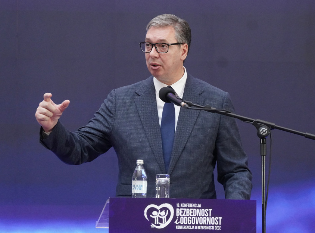 Vučić: Onlajn nasilje sve veća opasnost za decu, potrebno uvesti regulativu