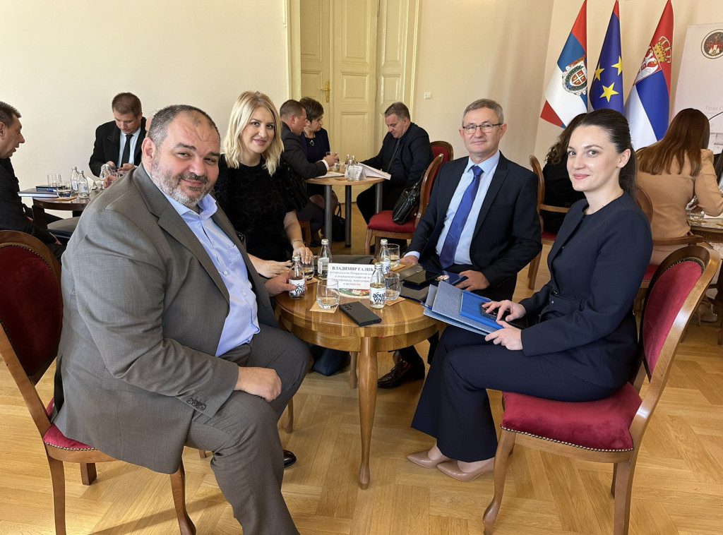 Na zajedničkoj sednici Vlada SRB i APV poručeno da je poljoprivreda stub ekonomije