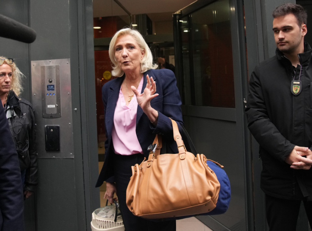 Le Pen osudila što stranka Nacionalno okupljanje nije pozvana na sastanak sa Makronom