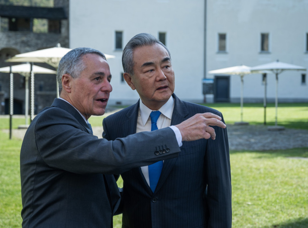 Vang Ji: Kina spremna da ojača stratešku komunikaciju sa Švajcarskom