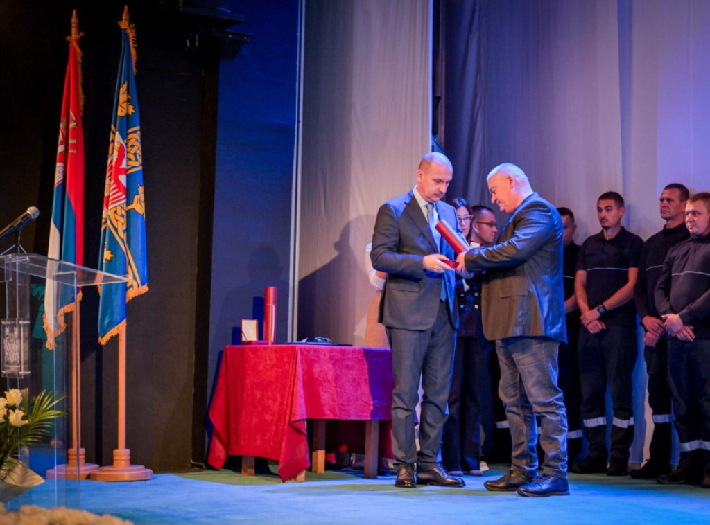 Ministru Lončaru danas urucena Oktobarska nagrada grada Leskovca