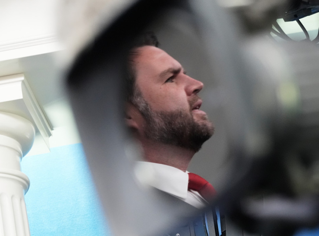 Džej Di Vens i Ilon Mask osudili grafite na Kenterberijskoj katedrali