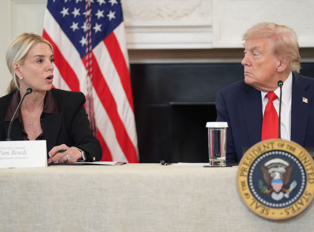 NBC: Tramp slučajno javno objavio poruku u kojoj vrši pritisak na Pam Bondi