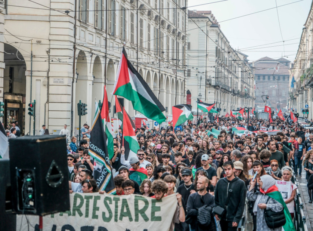 Učesnici Marša mira krenuli od Peruđe do Asizija, učestvuje 50.000 ljudi