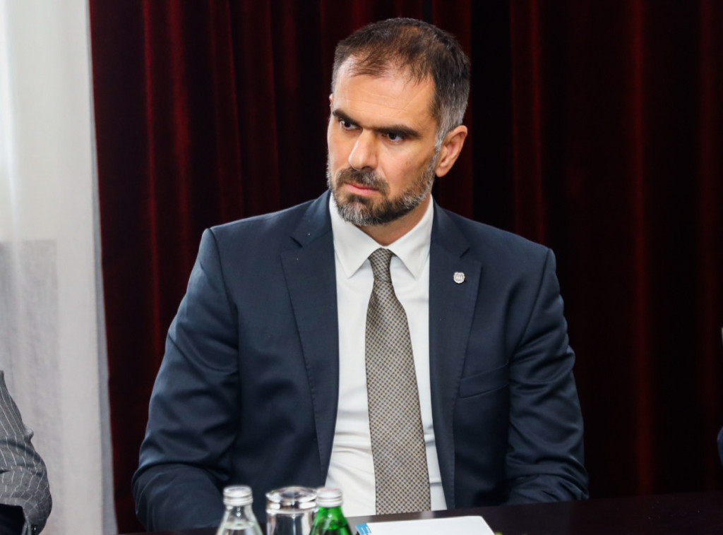 Žarko Mićin obišao prvorođenu bebu u Novom Sadu - devojčicu Elenu