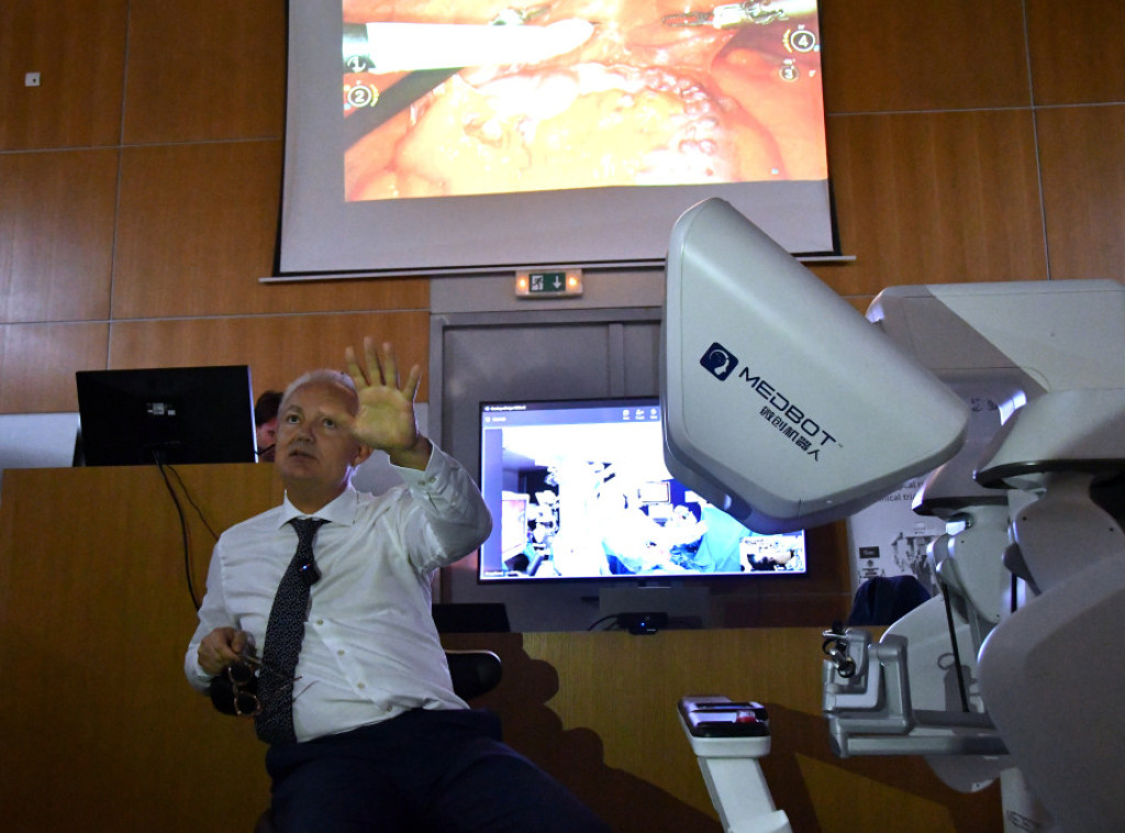 U Kliničkom centru Srbije izvedena prva robotski asistirana telehirurška operacija
