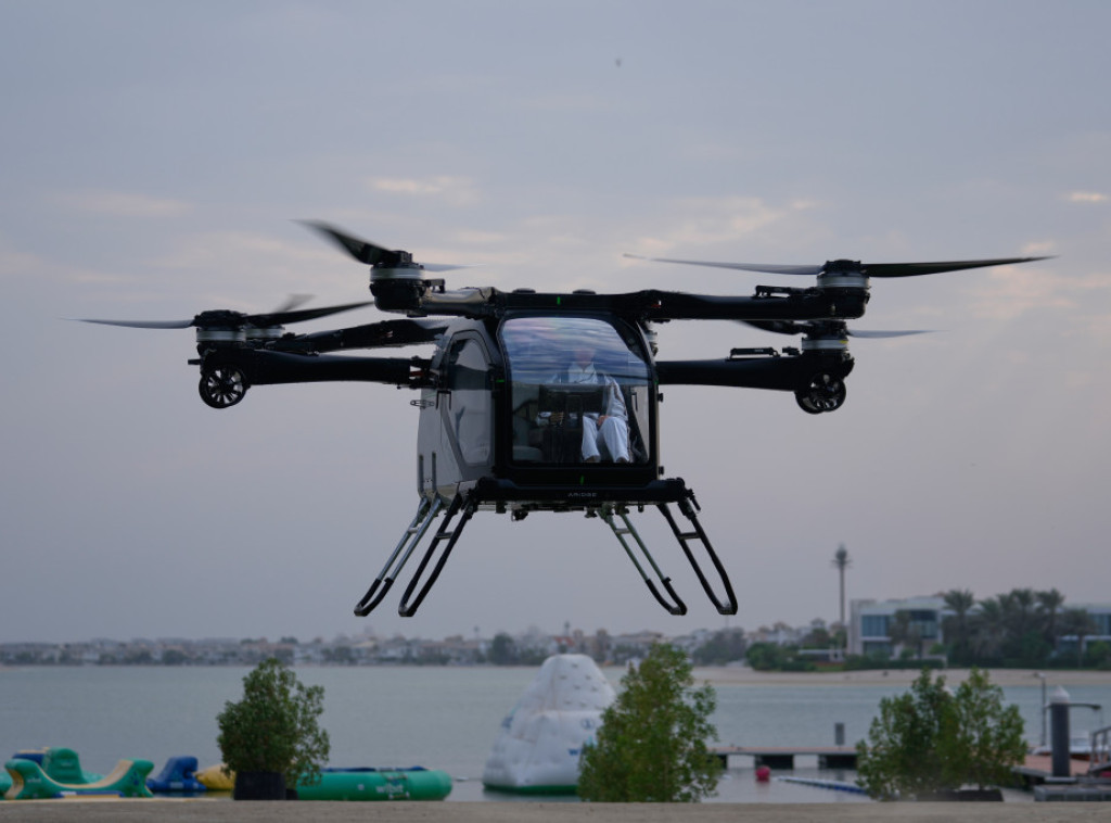 Kineski leteći automobili osvajaju nebo Dubaija