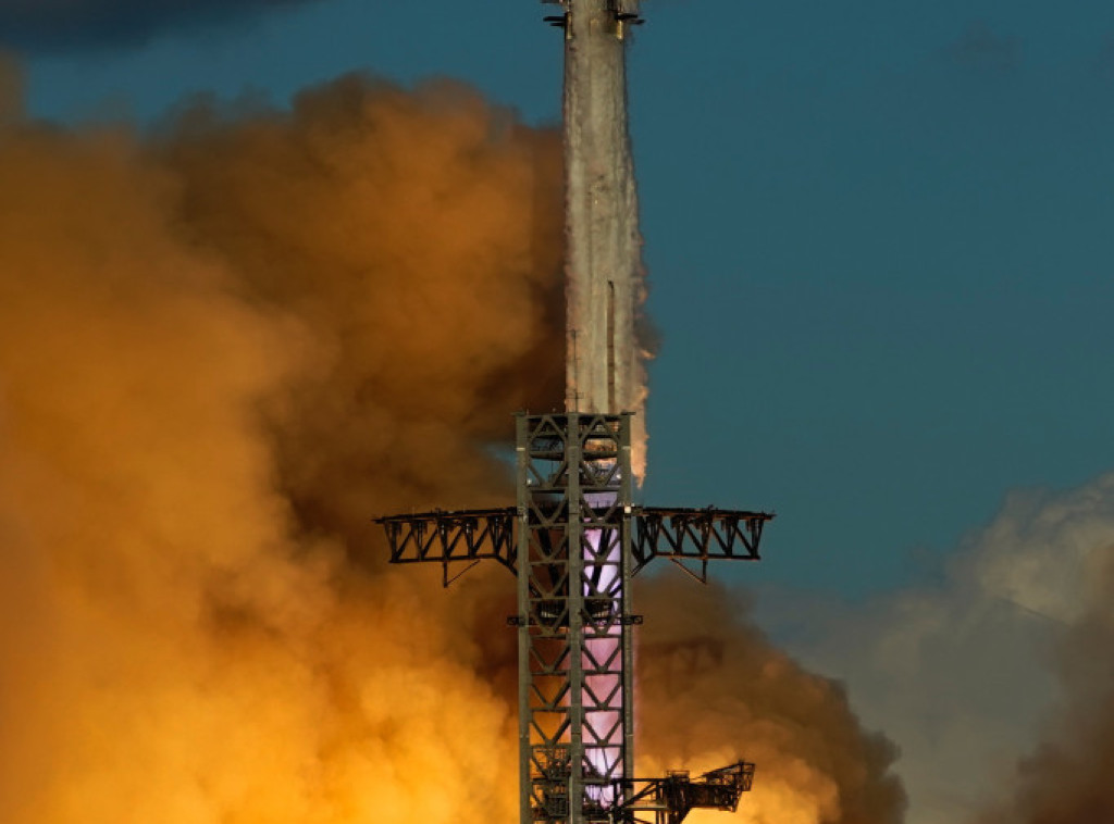 "SpaceX" uspešno lansirao 11. probni let rakete "Super Heavy-Starship"