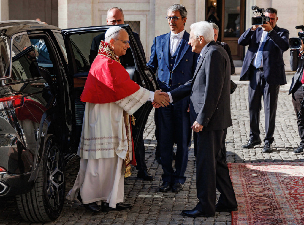 Papa stigao kod Matarele, dočekale ga italijanske i vatikanske himne