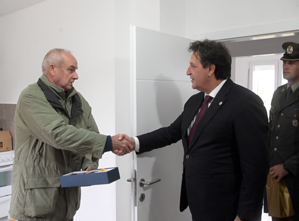 Porodica Sremčević dobila ključeve nove kuće, Gašić na dodeli