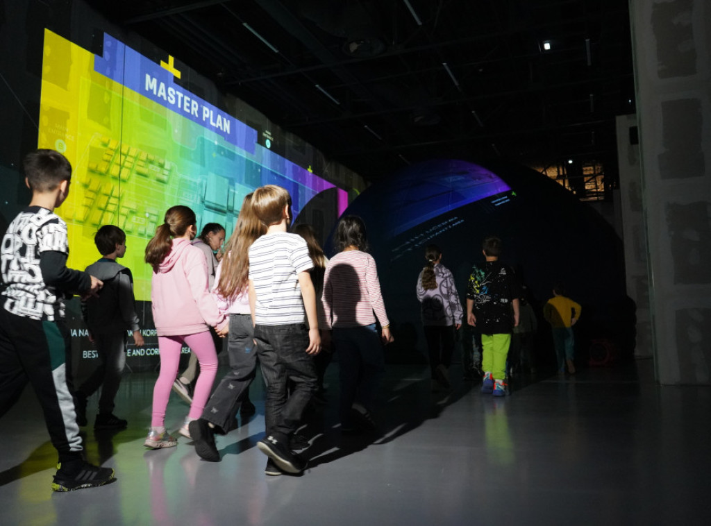 Ekspo Plejgraund: Održana radionica "Svemirski komšiluk" u mobilnom planetarijumu u Beogradu